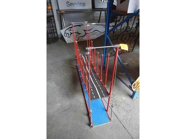 Maquette hangbrug - afbeelding 3 van  4