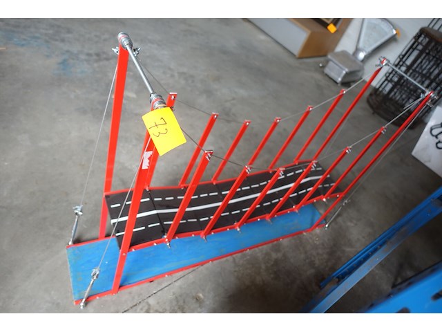 Maquette hangbrug - afbeelding 4 van  4