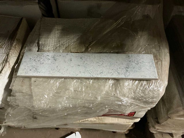 Marble blanc 8x33 420m keramische plinten - afbeelding 2 van  2