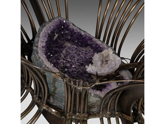 Marc d'haenens (xx), a large sculpted metal and illuminated amethyst dining table 73.5 x 235 x 145 cm. (28.94 x 92.51 x 57.09 in.) - afbeelding 5 van  6