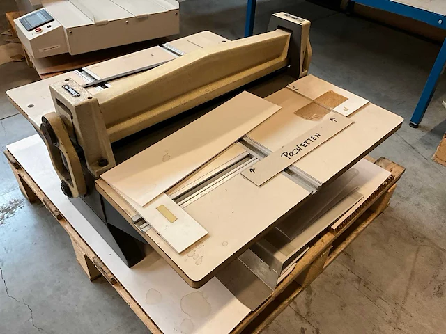 Mariner handmatige ril- en perforatiemachine - afbeelding 4 van  10