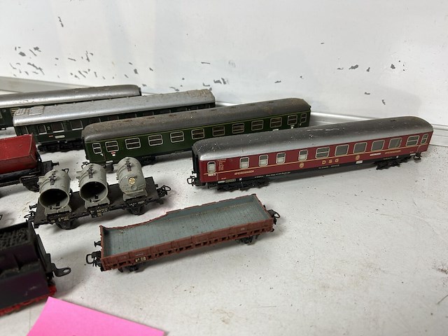 Marklin speelgoedtrein: locomotieven en wagons - afbeelding 2 van  5