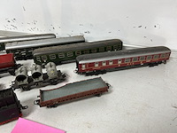 Marklin speelgoedtrein: locomotieven en wagons - afbeelding 2 van  5