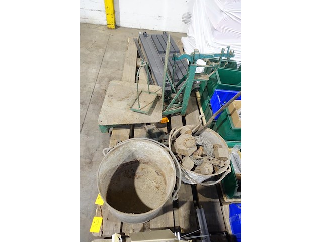 Marmeren schouw + diverse metalen - afbeelding 1 van  4