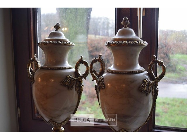 Marmeren urn met bronze ormolu monturen in neo klassieke stijl - afbeelding 4 van  4