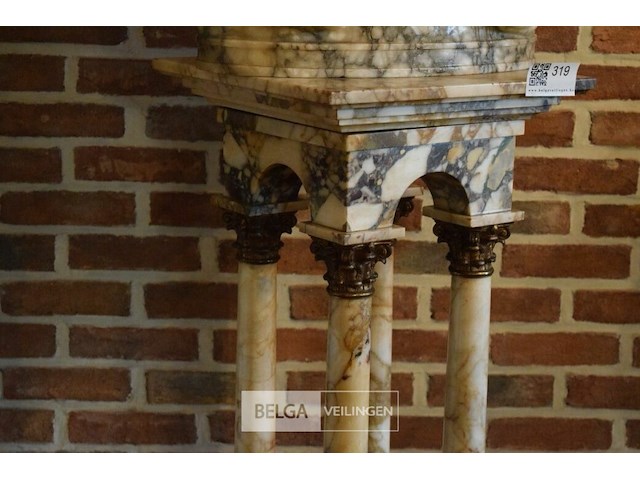 Marmeren zuil met jezus christus h=±150cm - afbeelding 5 van  5