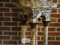 Marmeren zuil met jezus christus h=±150cm - afbeelding 5 van  5