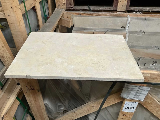 Marokkaans beige natuursteen tuintegel - afbeelding 1 van  5