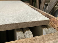 Marokkaans grijs natuursteen tuintegel - afbeelding 2 van  3