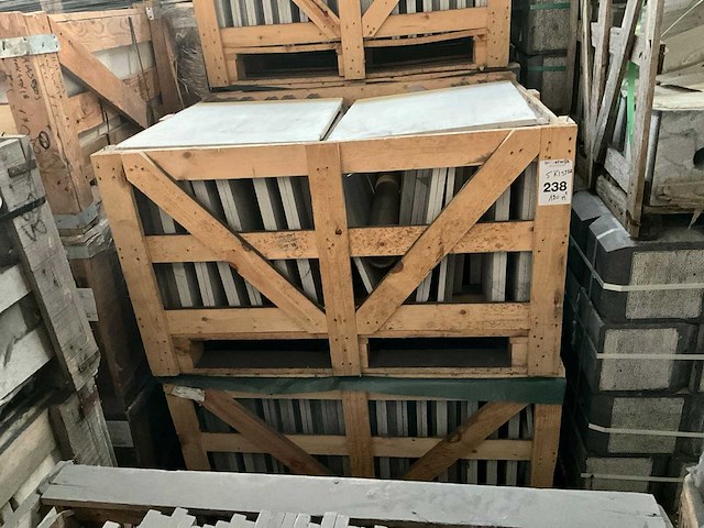 Marokkaans grijs natuursteen tuintegel - afbeelding 3 van  3