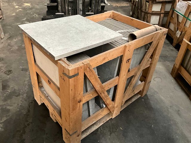 Marokkaans grijs natuursteen tuintegel - afbeelding 3 van  5