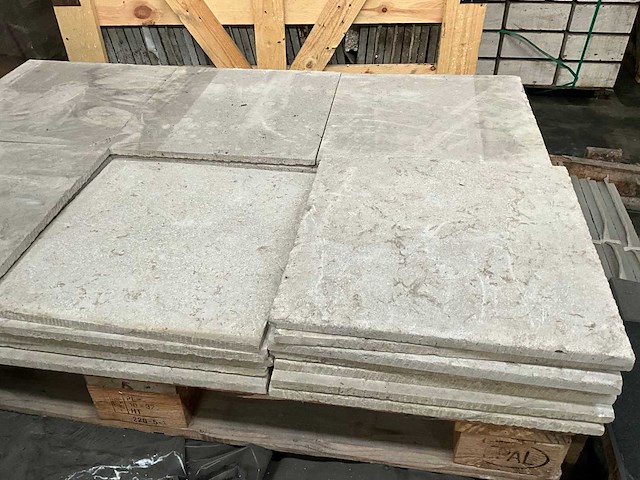 Marokkaans grijs natuursteen tuintegel - afbeelding 1 van  4