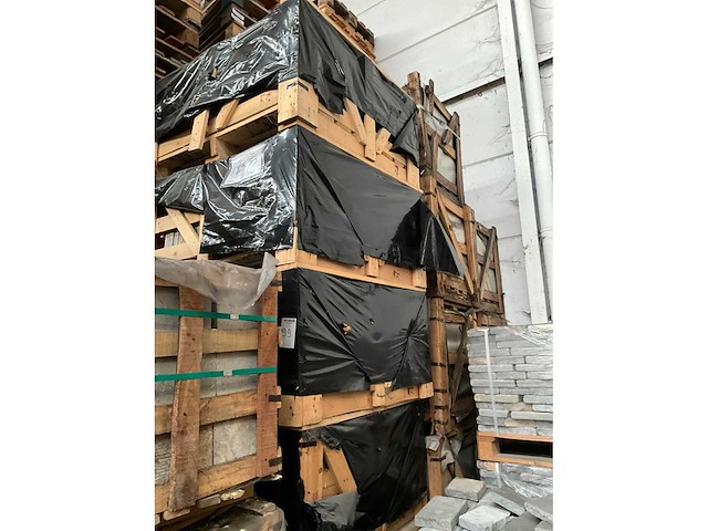 Marokkaans grijs natuursteen tuintegel - afbeelding 3 van  4