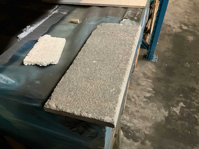 Marokkaans grijs partij natuursteen tegels - afbeelding 1 van  4