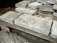 Marokkaans grijs rustiek natuursteen tuintegel - afbeelding 2 van  4