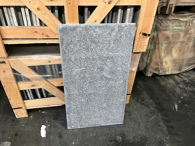 Marokkaanse blauwsteen natuursteen tuintegel - afbeelding 1 van  3