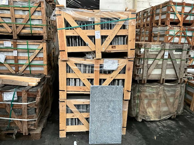 Marokkaanse blauwsteen natuursteen tuintegel - afbeelding 3 van  3