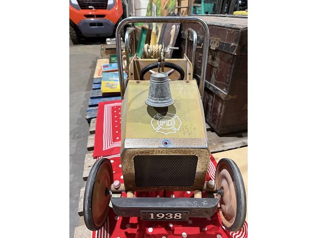 Marquant vintage trapauto met takel en bel - afbeelding 4 van  7