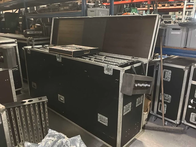 Martin - lc 2140 - led video screen 84m2 (40x) - afbeelding 17 van  17