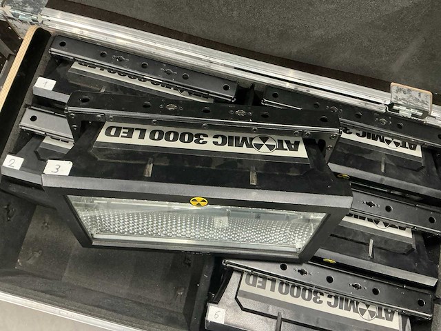 Martin atomic 3000 led stroboscoop (6x) - afbeelding 2 van  5