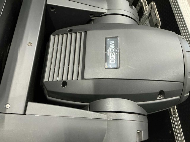 Martin mac250 wash moving head (2x) - afbeelding 3 van  5