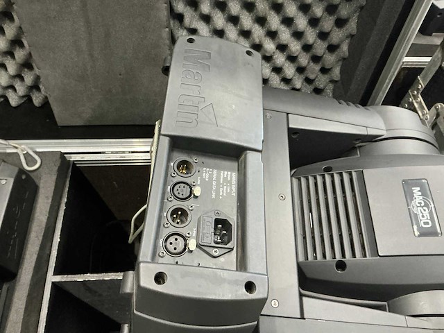 Martin mac250 wash moving head (2x) - afbeelding 4 van  5