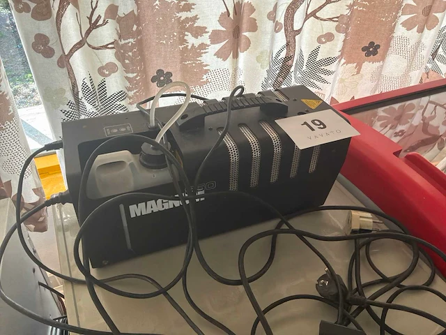 Martin magnum 850 rookmachine - afbeelding 1 van  4
