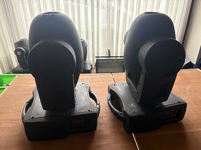 Martin movingheads - mac 250 - various light equipment (2x) - afbeelding 1 van  8