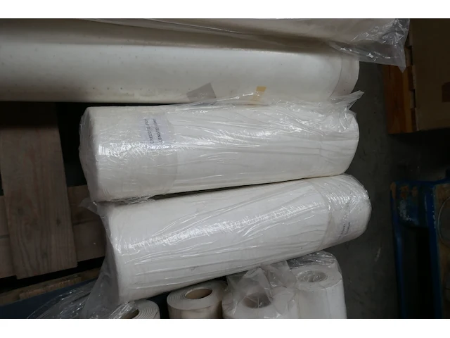 Maskeerpapier en glasvezelbehang - afbeelding 2 van  7