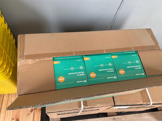 Maskers, spuiten, vuilbakken en handschoenen - afbeelding 4 van  6