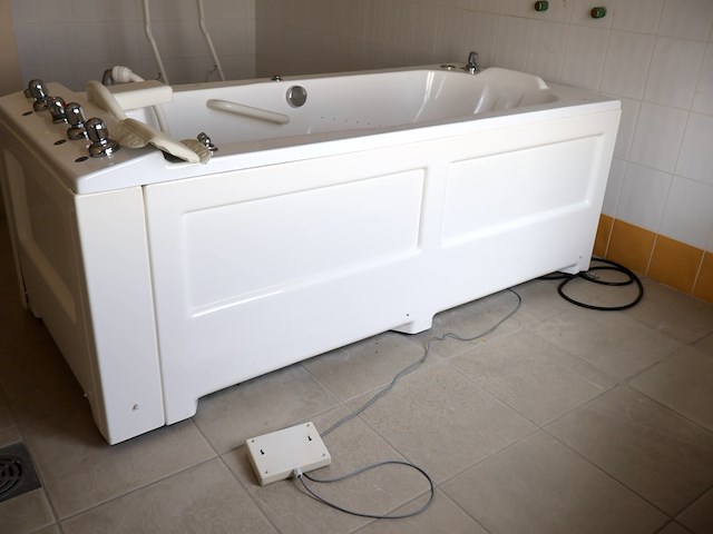 Massagebad - afbeelding 5 van  8