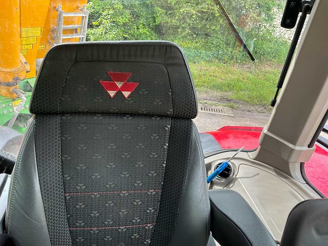 Massey ferguson - 2023 - 8s 245 - 4wd landbouwtractor - afbeelding 8 van  37