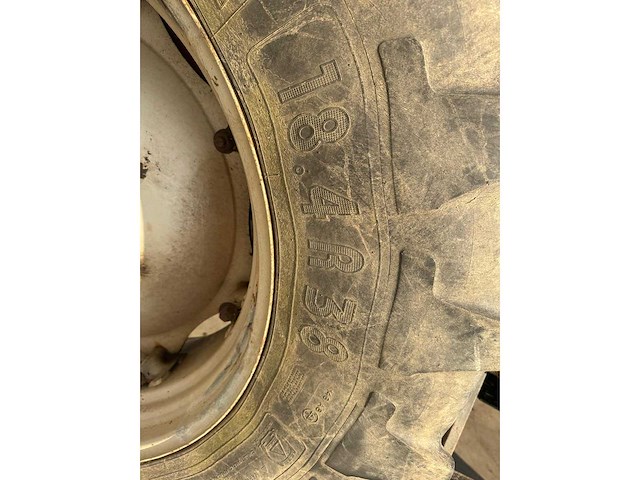 Massey ferguson - 698 - 4-wheel drive tractor - 1983 - afbeelding 2 van  18