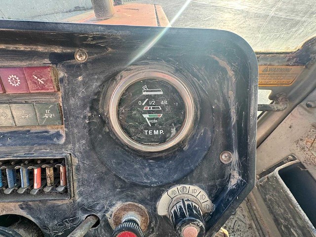 Massey ferguson - 698 - 4-wheel drive tractor - 1983 - afbeelding 8 van  17