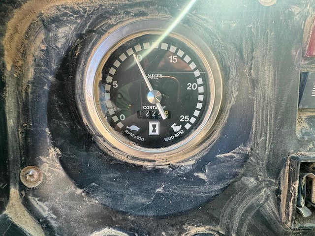 Massey ferguson - 698 - 4-wheel drive tractor - 1983 - afbeelding 9 van  17