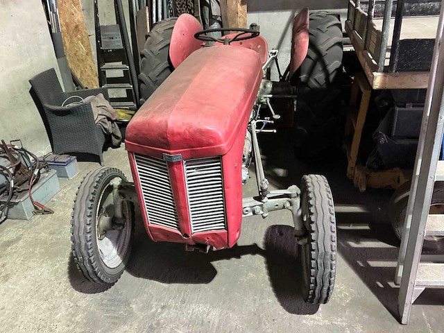 Massey ferguson - vintage tractor - afbeelding 1 van  9