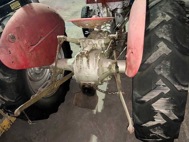 Massey ferguson - vintage tractor - afbeelding 9 van  9