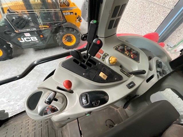 Massey ferguson 5455 dyna 4 vierwielaangedreven landbouwtractor - afbeelding 4 van  24