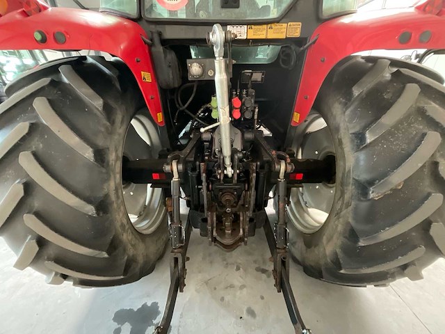Massey ferguson 5455 dyna 4 vierwielaangedreven landbouwtractor - afbeelding 19 van  24
