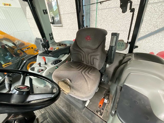 Massey ferguson 5455 dyna 4 vierwielaangedreven landbouwtractor - afbeelding 3 van  24