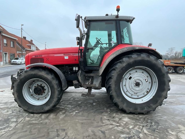 Massey ferguson 8240 vierwielaangedreven landbouwtractor - afbeelding 9 van  23