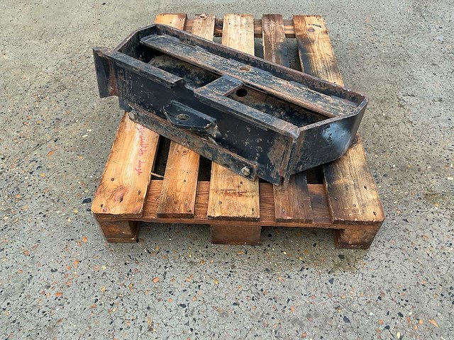 Massey ferguson gewichtendrager verbrede neusgewichten drager - afbeelding 1 van  5