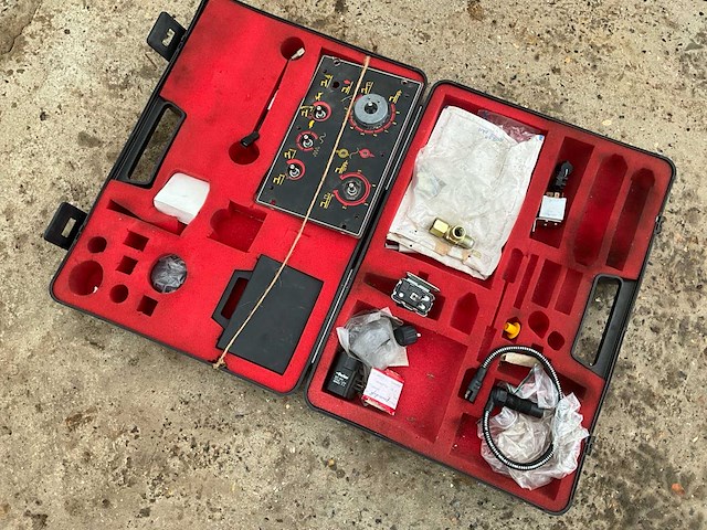 Massey ferguson koffer elektronische componenten 3000 serie - afbeelding 1 van  2