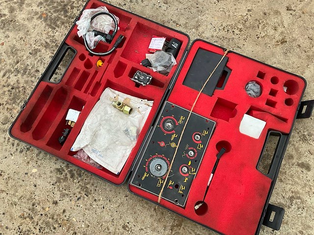 Massey ferguson koffer elektronische componenten 3000 serie - afbeelding 2 van  2