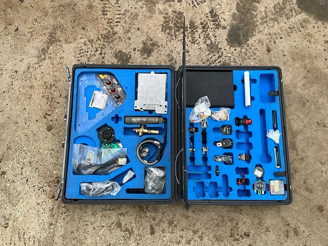 Massey ferguson koffer elektronische componenten 6100 serie massey ferguson - afbeelding 3 van  4