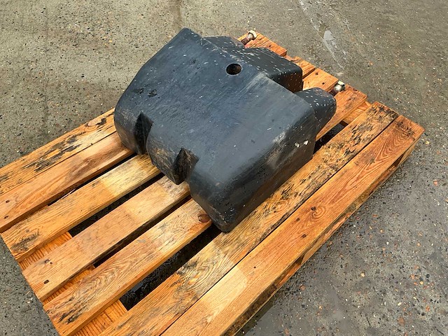 Massey ferguson onderneusgewicht 8200 serie onderneusgewicht - afbeelding 3 van  6