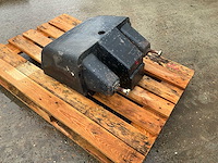 Massey ferguson onderneusgewicht 8200 serie onderneusgewicht - afbeelding 4 van  6