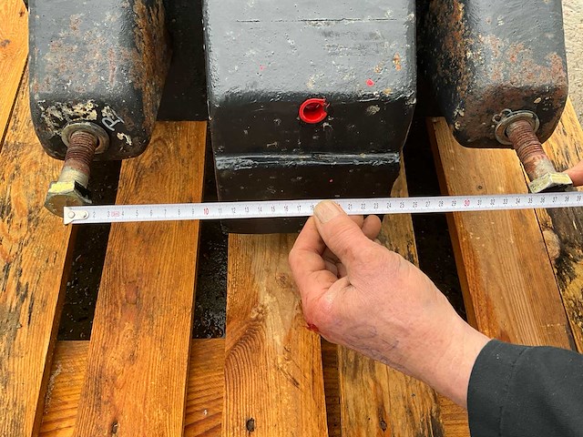 Massey ferguson onderneusgewicht 8200 serie onderneusgewicht - afbeelding 6 van  6