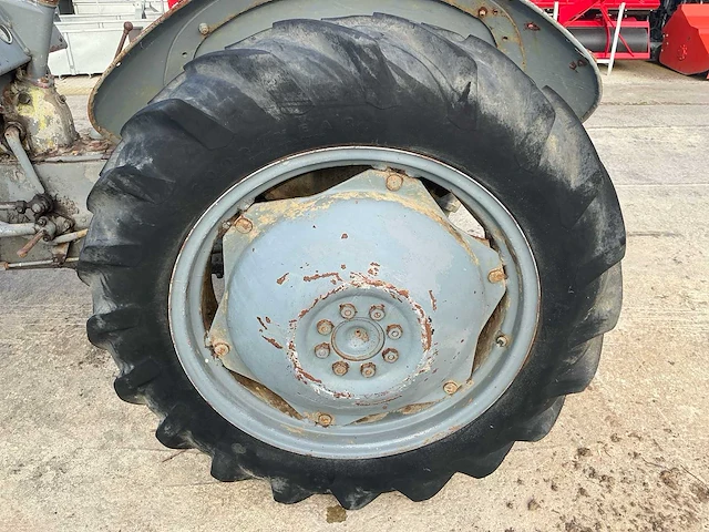 Massey-ferguson te20 oldtimer tractor - afbeelding 2 van  24