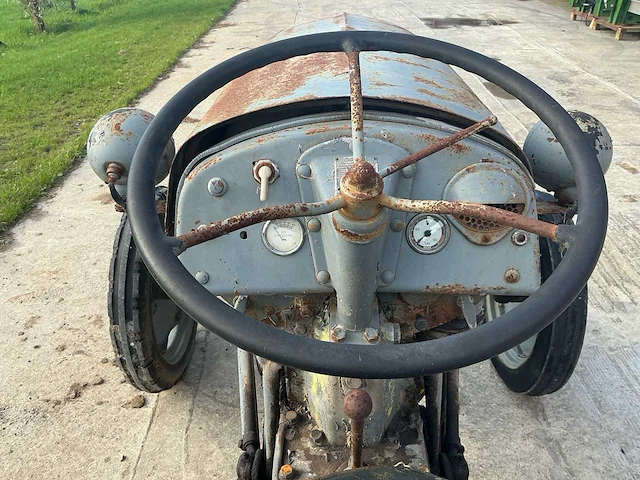 Massey-ferguson te20 oldtimer tractor - afbeelding 7 van  24